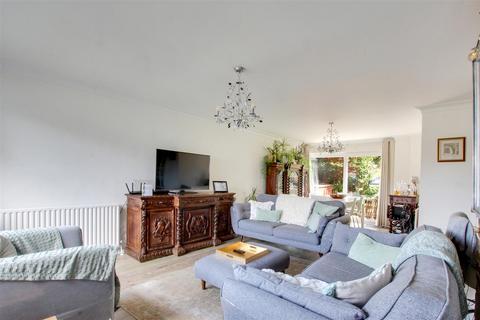49 Chase Ridings, Enfield, EN2 7QE