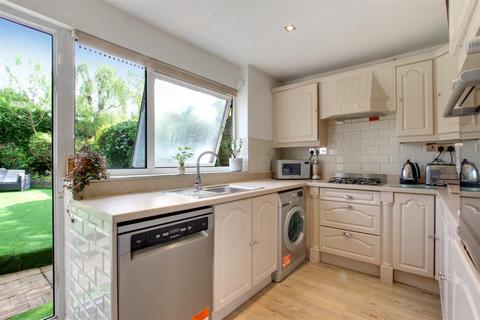 49 Chase Ridings, Enfield, EN2 7QE