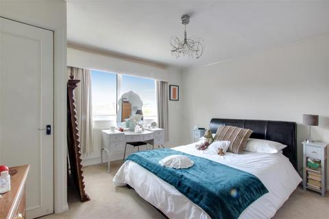 49 Chase Ridings, Enfield, EN2 7QE