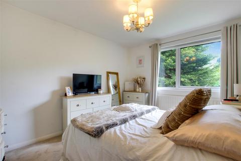 49 Chase Ridings, Enfield, EN2 7QE