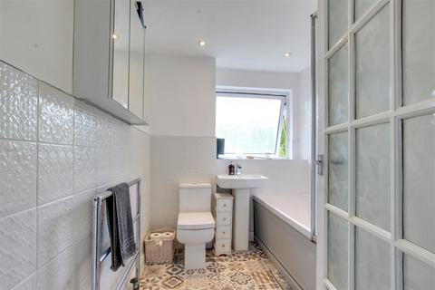 49 Chase Ridings, Enfield, EN2 7QE