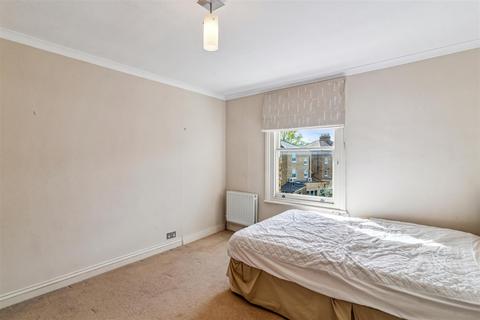 3 bedroom flat to rent, Arlington Gardens, Chiswick, London