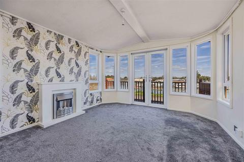 2 bedroom mobile home for sale, Marina View, Littlehampton, BN17