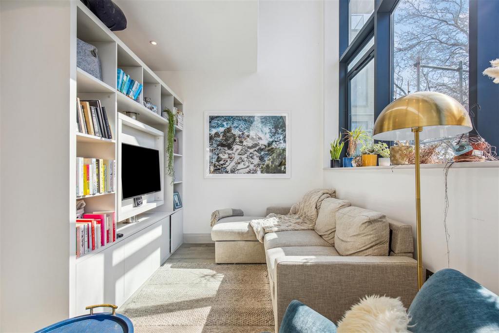 7 (32 Chiswick High Road, W4 - FOR SALE.jpg