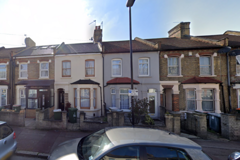 4 bedroom terraced house to rent, Creighton Avenue, London E6