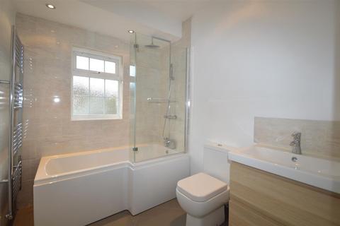 4 bedroom detached house to rent, Leader Avenue, London, E12