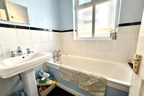 44 Castleton Avenue, Bexleyheath, DA7 6QU