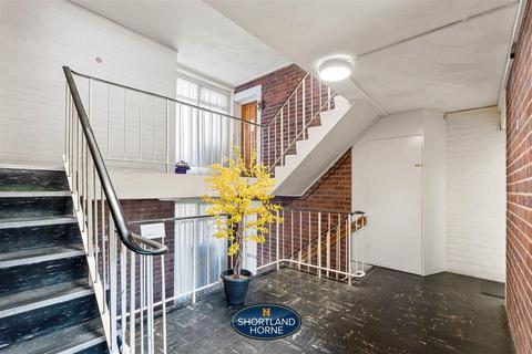 12 Balmoral Close, Coventry, CV2 3BG
