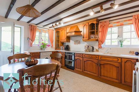 3 bedroom country house for sale, Llandinam SY17