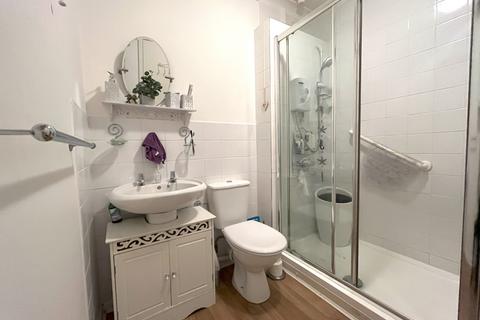 1 bedroom flat for sale, Bitterne Road East, Hampshire SO18