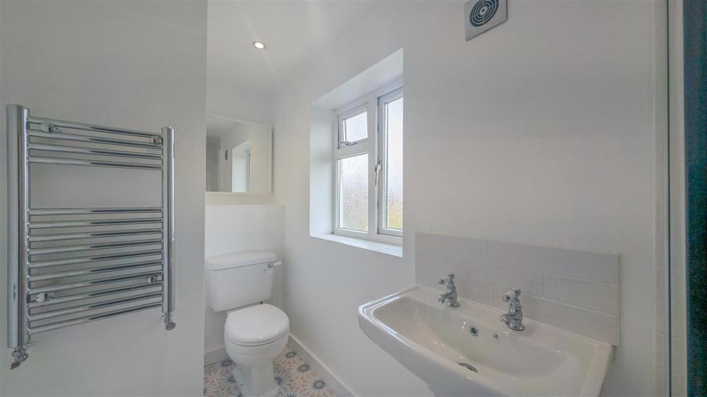 The White Orchard En-suite 1.png