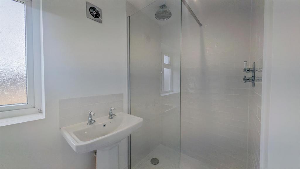 The White Orchard En-suite.png