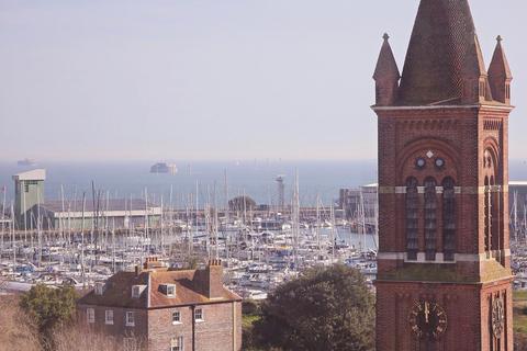 2 bedroom flat for sale, South Street, Hampshire PO12