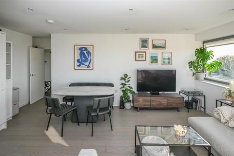 2 bedroom apartment for sale, Regent House, Hubert Road, Brentwood