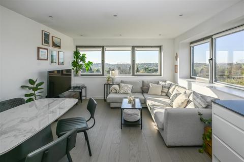 2 bedroom apartment for sale, Regent House, Hubert Road, Brentwood