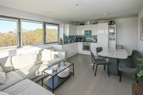 2 bedroom apartment for sale, Regent House, Hubert Road, Brentwood