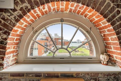 2 bedroom flat for sale, Gunwharf Quays, Portsmouth PO1