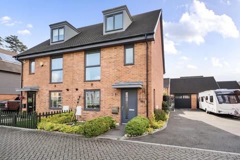 3 Prowse End, Bordon, GU35 9FG