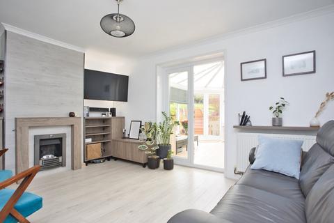 8 Park View, Folkestone, CT19 6HR