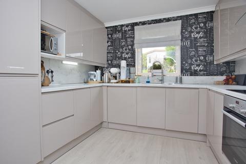 8 Park View, Folkestone, CT19 6HR