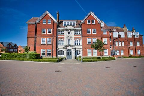 2 bedroom flat for sale, Eversley Park, Folkestone, Kent, CT20