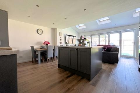 7 Castle View Road, Portchester, Fareham, PO16 9LA