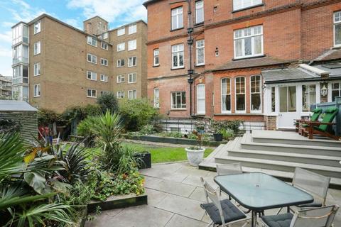 2 bedroom flat for sale, Earls Avenue, Folkestone, Kent, CT20
