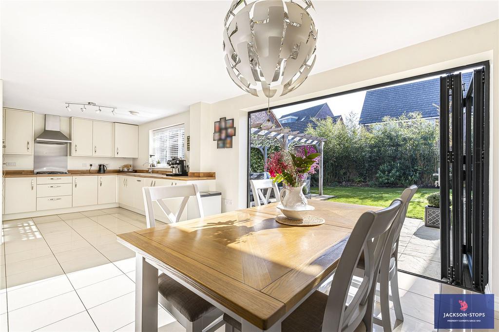 Kitchen/Dining