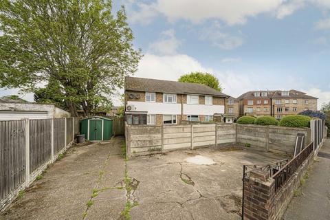 2 bedroom maisonette for sale, Littleton Road, Ashford TW15