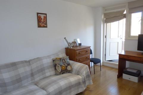 2 bedroom maisonette for sale, Drappers Way