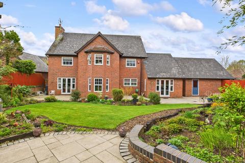 5 bedroom detached house for sale, Springwater Drive, Crewe CW2