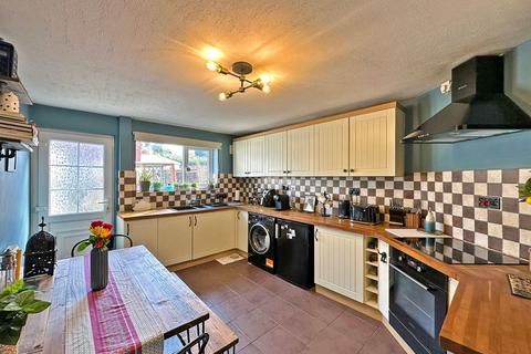 50 Bull Lane, Wombourne, Wolverhampton, WV5 9BZ