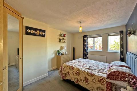 50 Bull Lane, Wombourne, Wolverhampton, WV5 9BZ