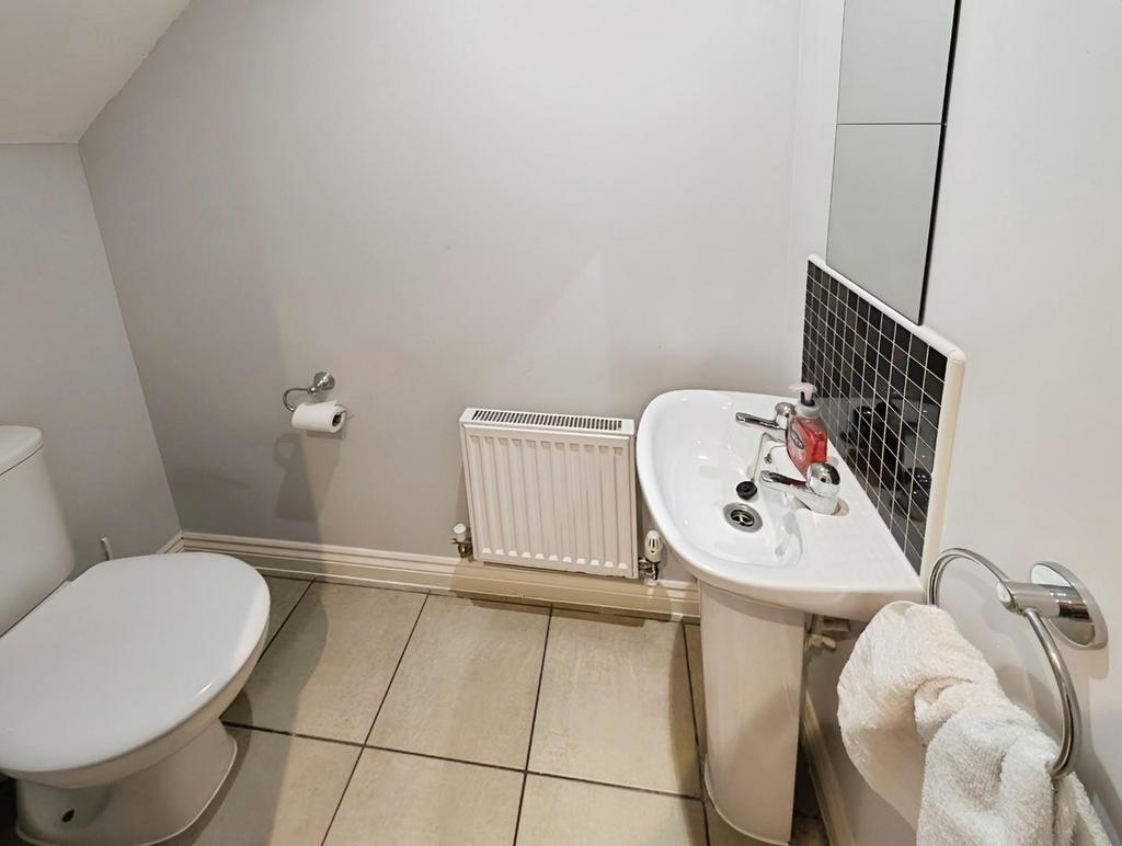 0186a0c7-CLOAKROOM.jpg
