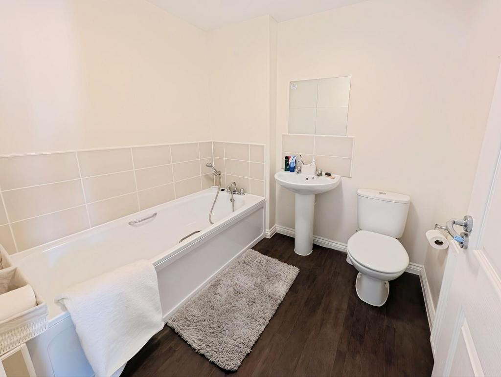 49021688-BATHROOM.jpg