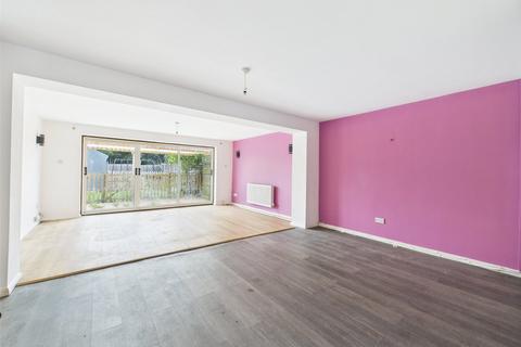 4 Apple Tree Close, Churchdown, Gloucester, GL3 1JT