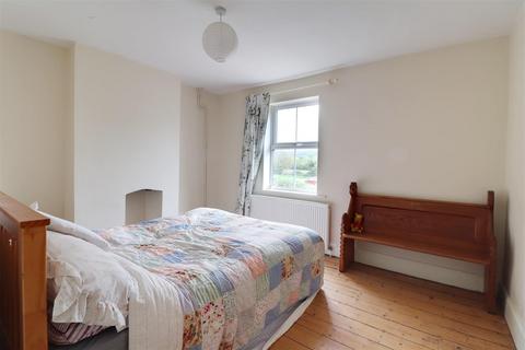 9 Avenue Terrace, Stonehouse, GL10 3RE