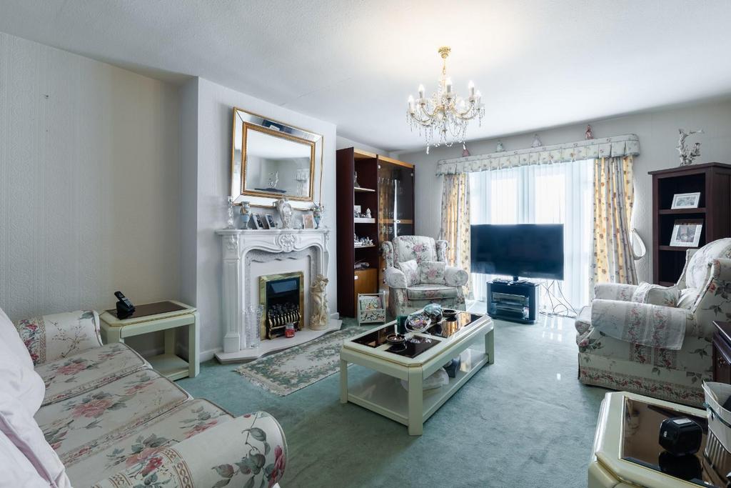 Lounge-1.jpg