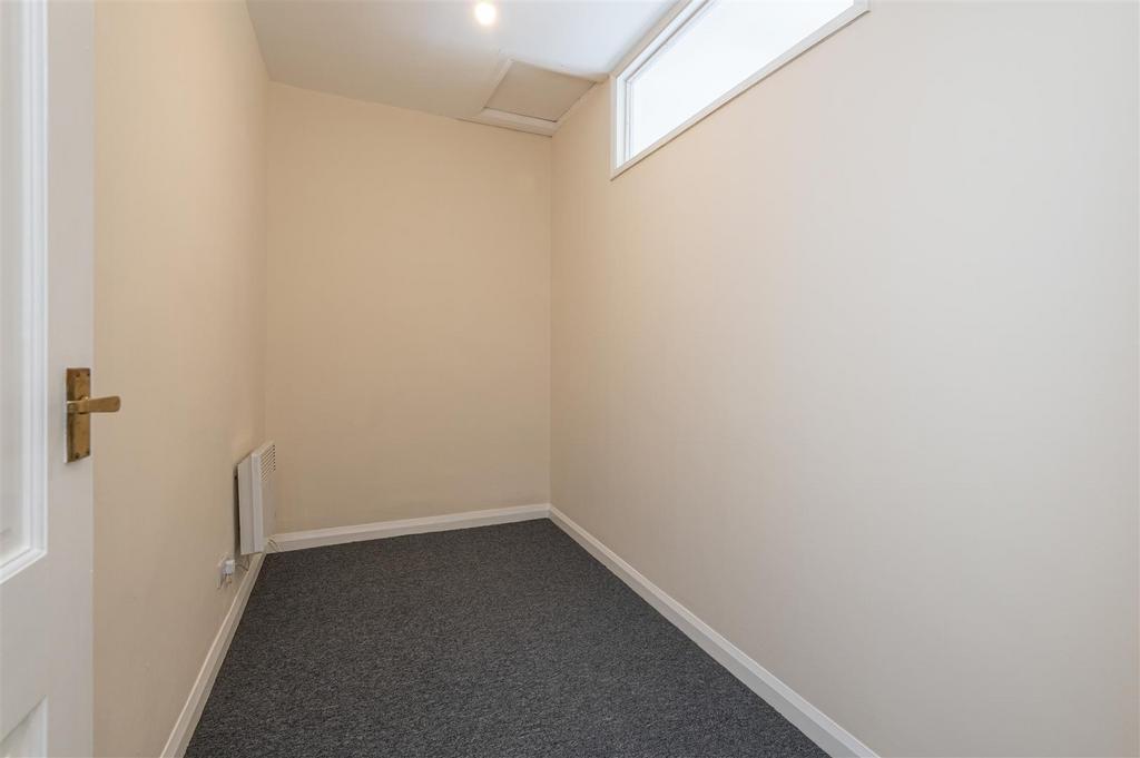12 - 21 Saville Road HX5 0 LA.jpg