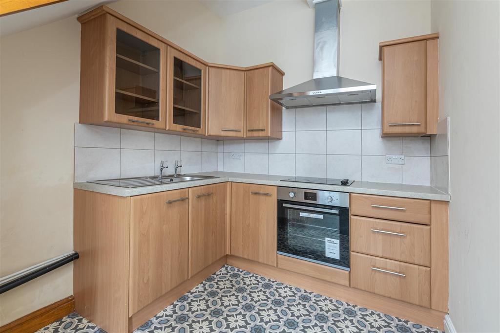 02 - 21 Saville Road HX5 0 LA.jpg
