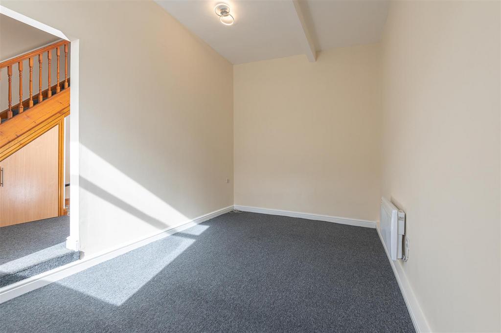 06 - 21 Saville Road HX5 0 LA.jpg