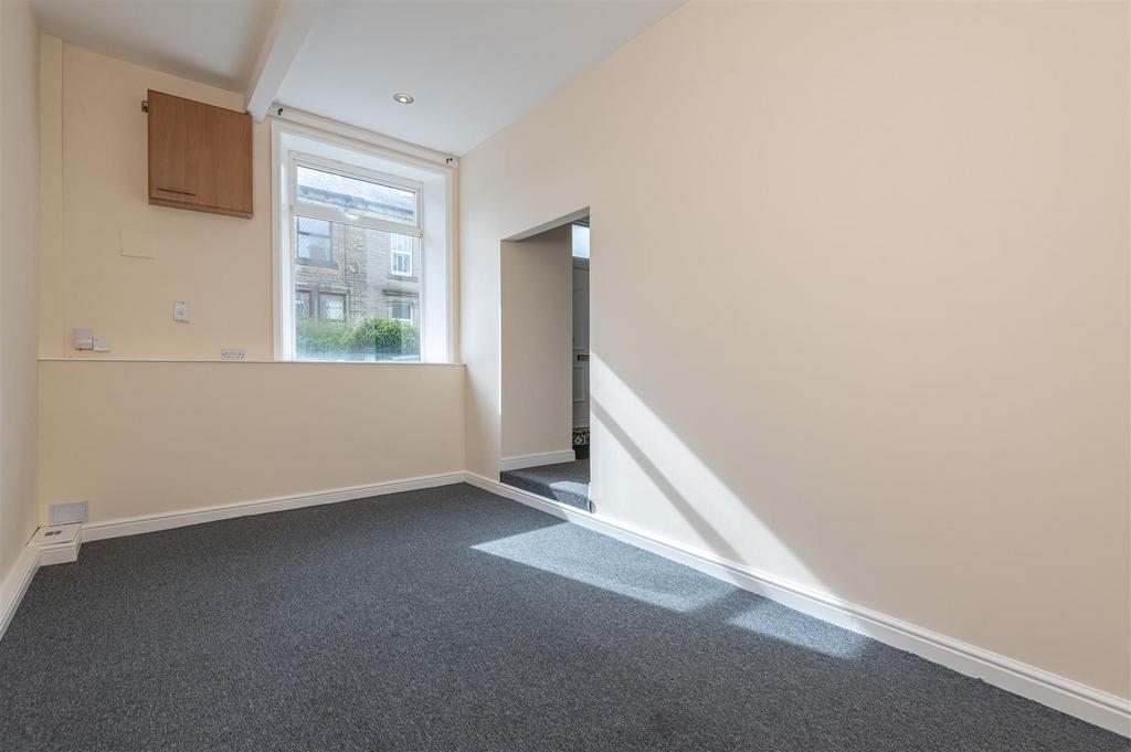 08 - 21 Saville Road HX5 0 LA.jpg