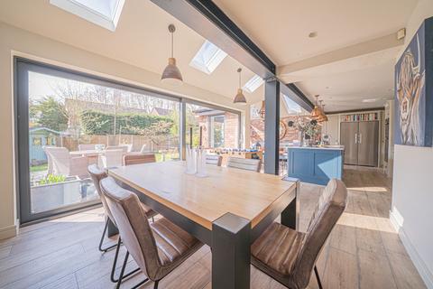 20 Saintbury Drive, Solihull, B91 3SZ