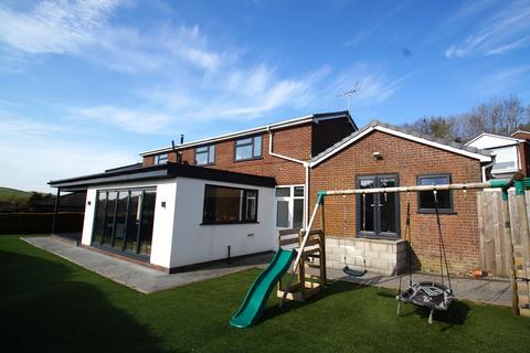 29 The Meadows, Grotton, Oldham, OL4 4LR