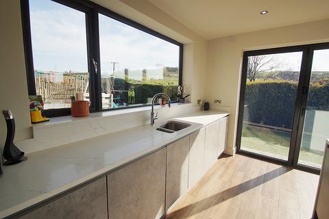 29 The Meadows, Grotton, Oldham, OL4 4LR