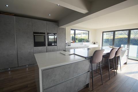 29 The Meadows, Grotton, Oldham, OL4 4LR