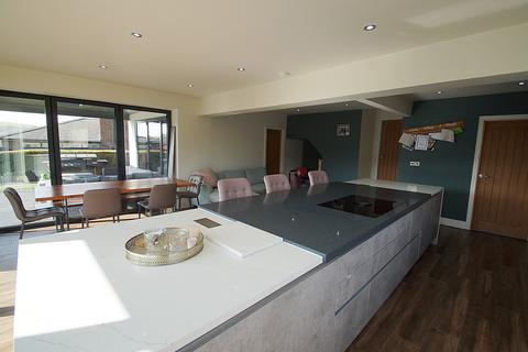 29 The Meadows, Grotton, Oldham, OL4 4LR