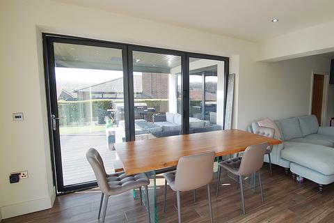 29 The Meadows, Grotton, Oldham, OL4 4LR