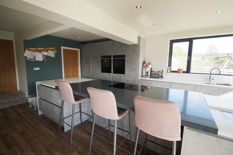 29 The Meadows, Grotton, Oldham, OL4 4LR