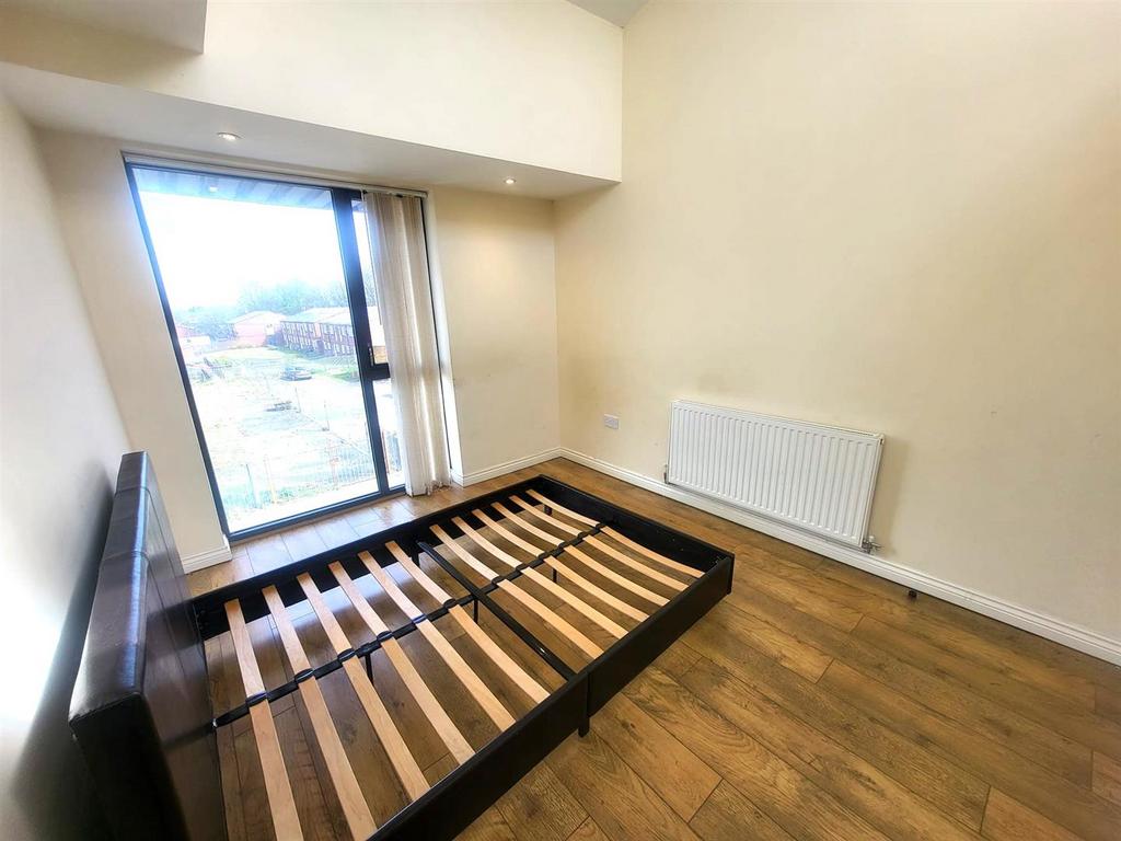 Bedroom 1 Pic 2